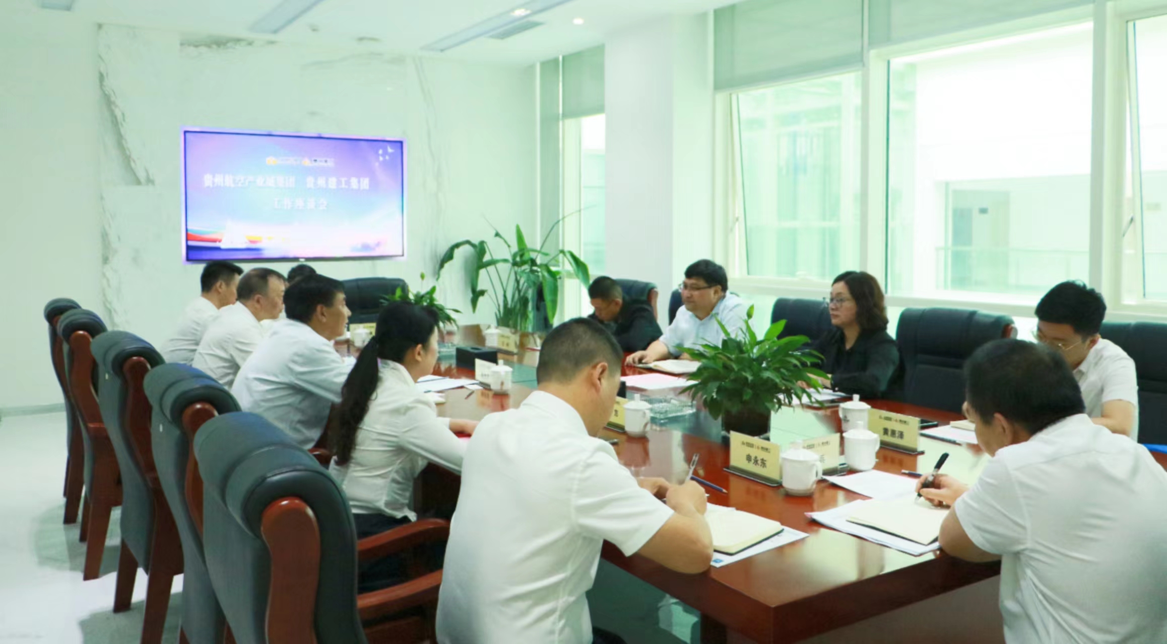  贵州建工集团与贵州航空产业城集团举行工作座谈会